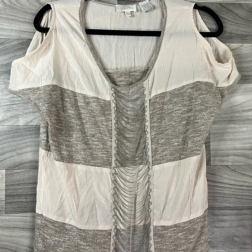 Miss Me Womens Blouse Gray Marled Stripe Scoop Neck Cold Shoulder Draped Chain M